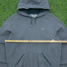 Load image into Gallery viewer, 2007 Nike Small Swoosh Embroidered Logo Drawstring Raglan Grey Hoodie - M
