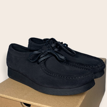Load image into Gallery viewer, Clarks Wallabee trainers
