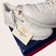 Load image into Gallery viewer, Women’s Reebok Classic trainers - UK 5.5
